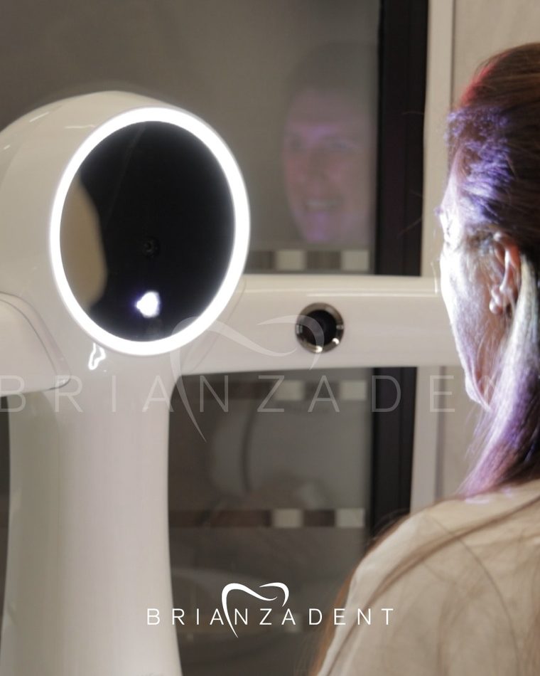 Escaneado facial 3D RayFace utilizado para diseñar una arcada completa en relación con las proporciones faciales
